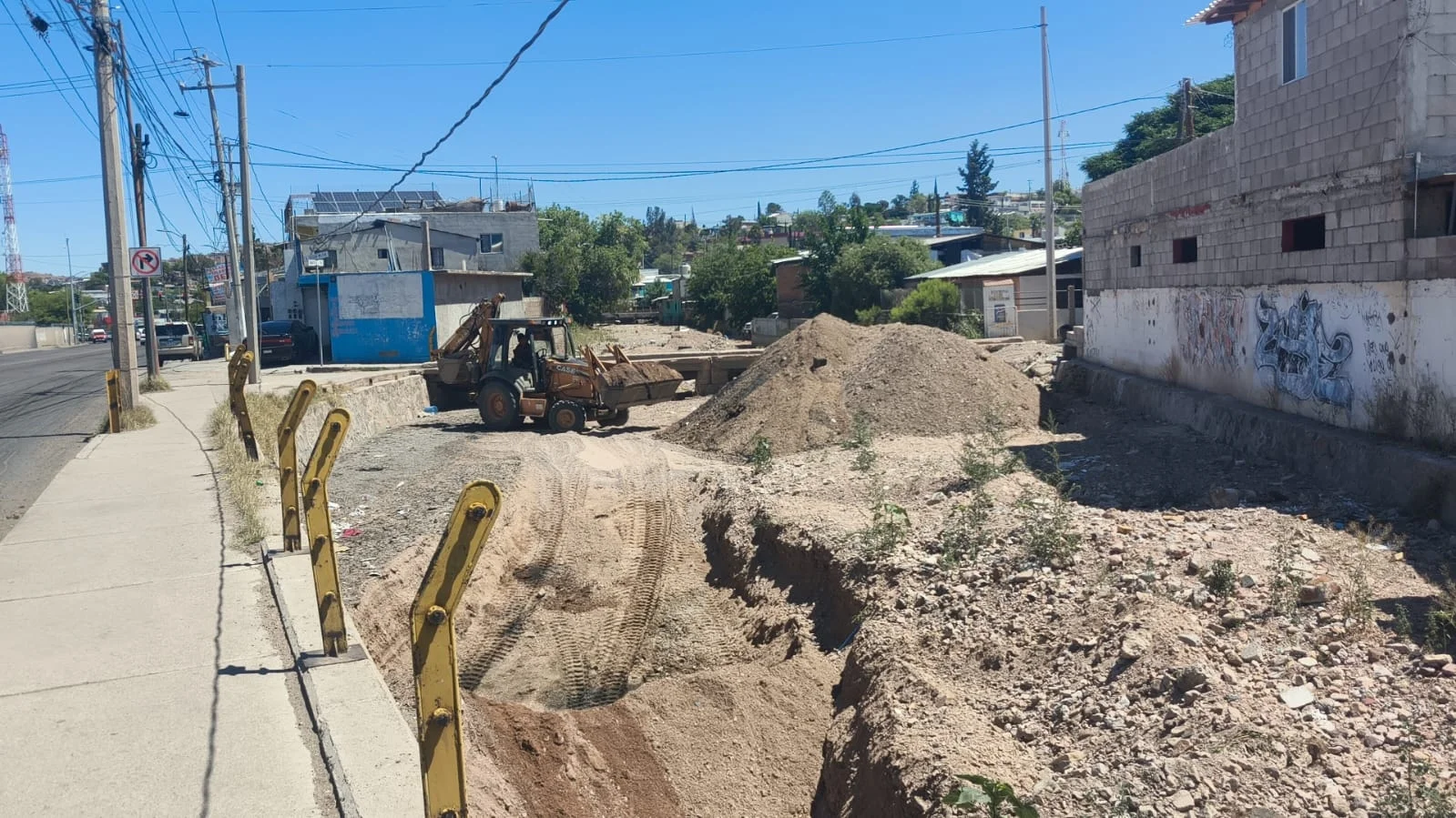 Intensifican limpieza del arroyo Los Nogales para evitar inundaciones en la ciudad