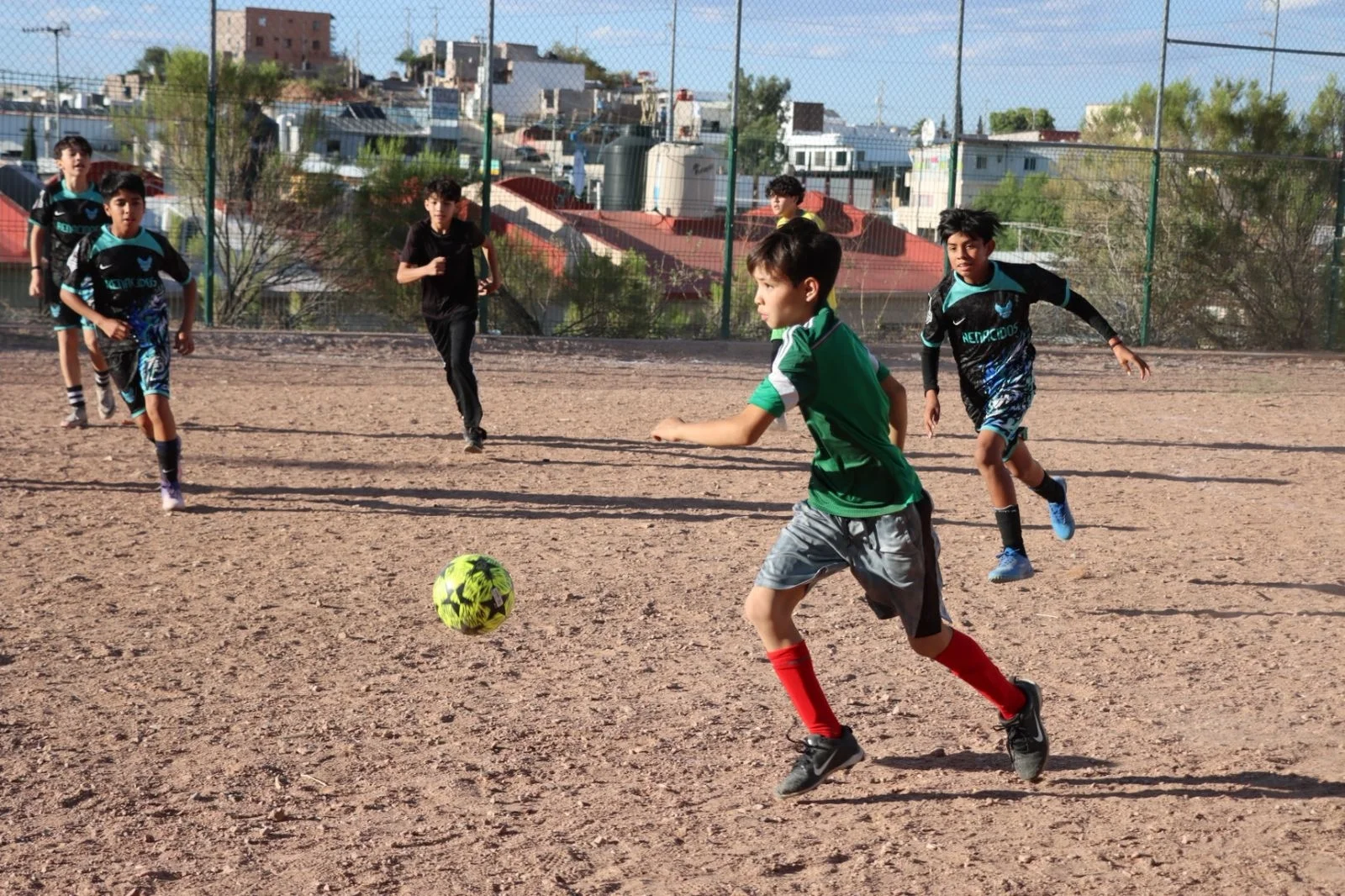 Impulsan talento deportivo de Nogales con apoyo a visorías de futbol