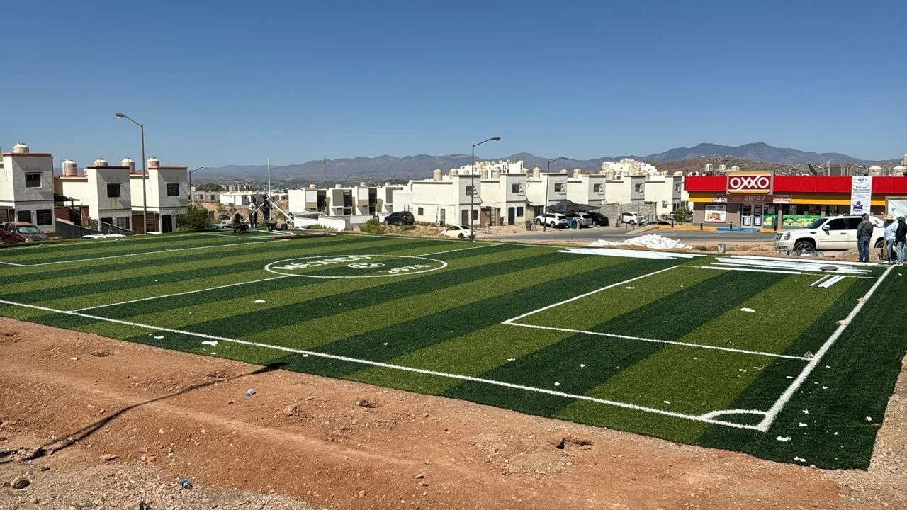 Avanza nueva cancha en Pueblitos; llaman a proteger a menores de riesgos en obra