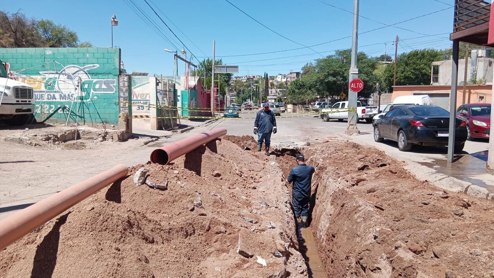 Avanza OOMAPAS en obras de drenaje, suministro de agua y reparación de calles