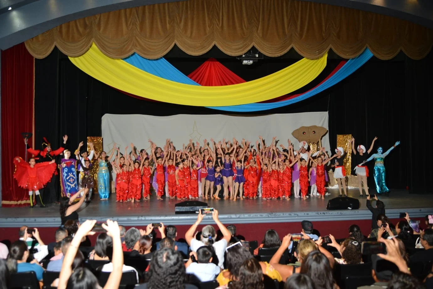 Con magia, danza y altruismo IMFOCULTA deslumbra con cierre de curso y la puesta en escena de “Aladín”