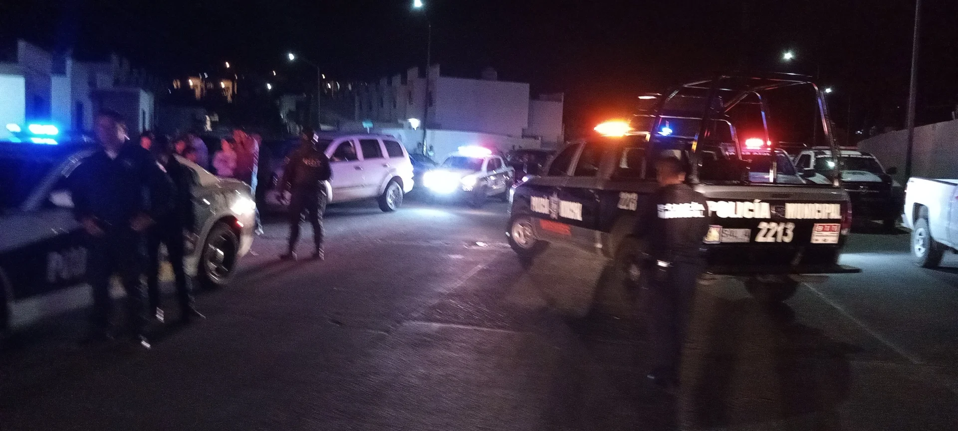 Investigan robo de bolso en centro nocturno; víctima lo ubica en vehículo ajeno