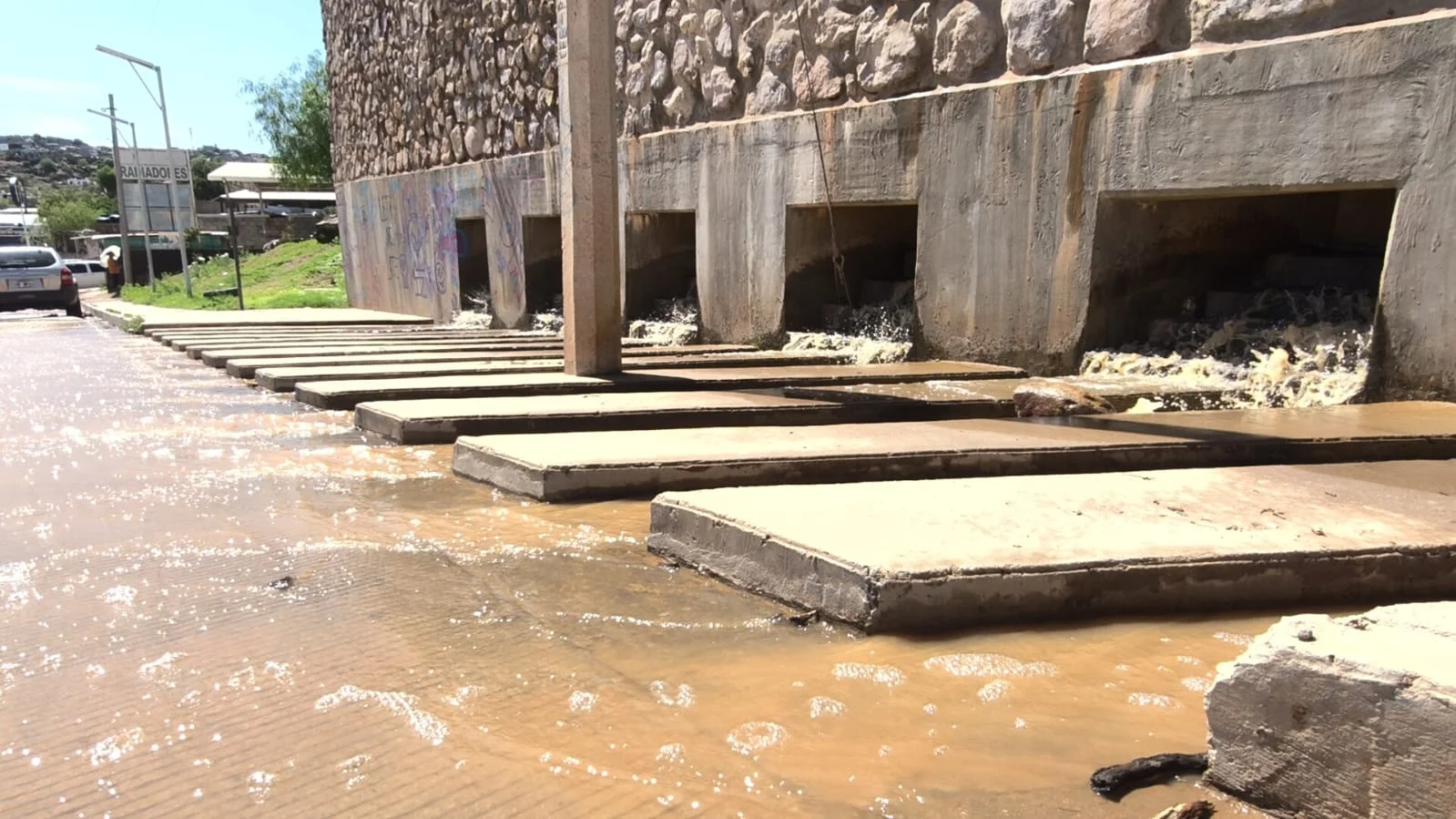 Abren compuertas del Represo en Nogales para evitar inundaciones; agua seguirá fluyendo