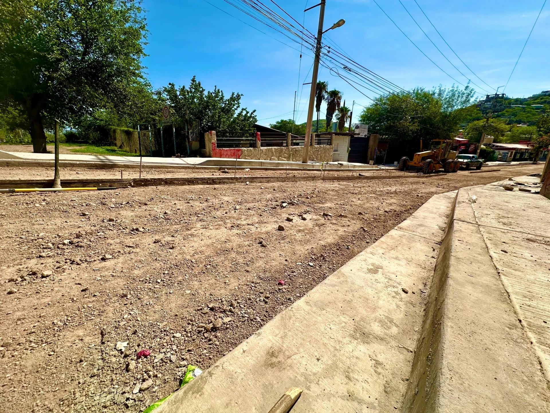 Aplican concreto reforzado en la calle Río Pánuco tras renovar red hidráulica