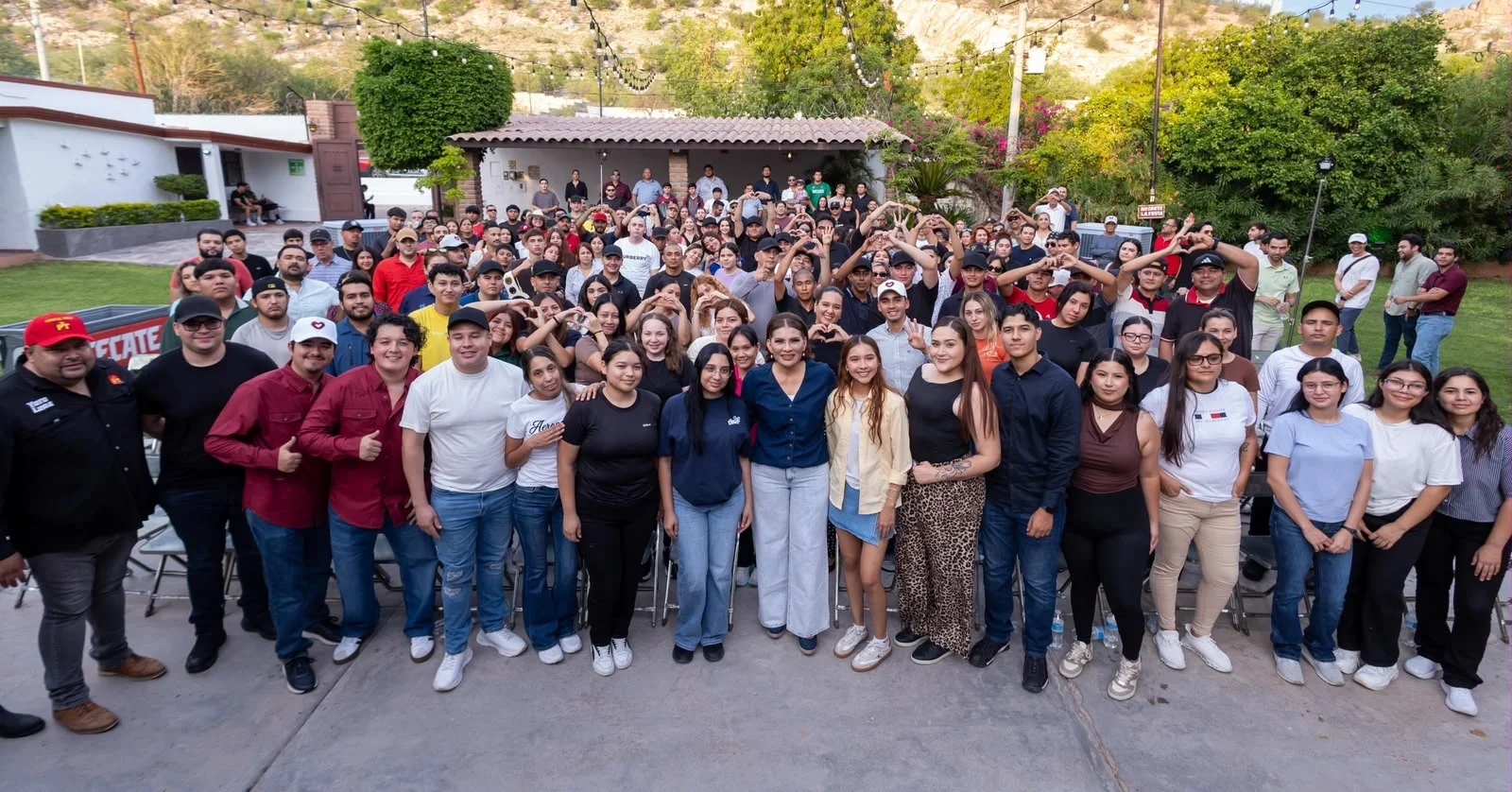 Lorenia Valles impulsa oportunidades para jóvenes y propone regular redes sociales por salud mental