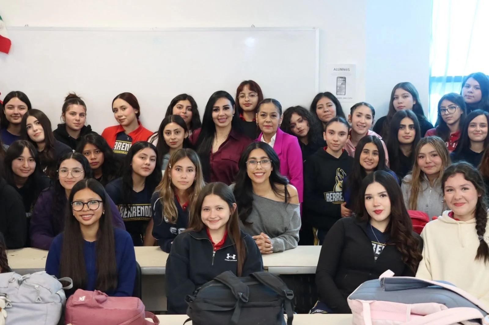 Angélica Burgos impulsa programas comunitarios para jóvenes y familias en colonias de Nogales