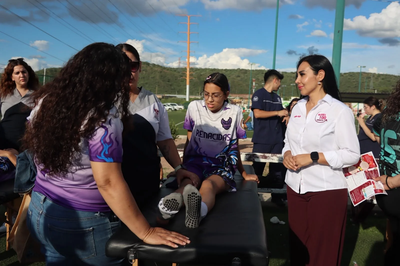 Angélica Burgos impulsa atención gratuita de fisioterapia