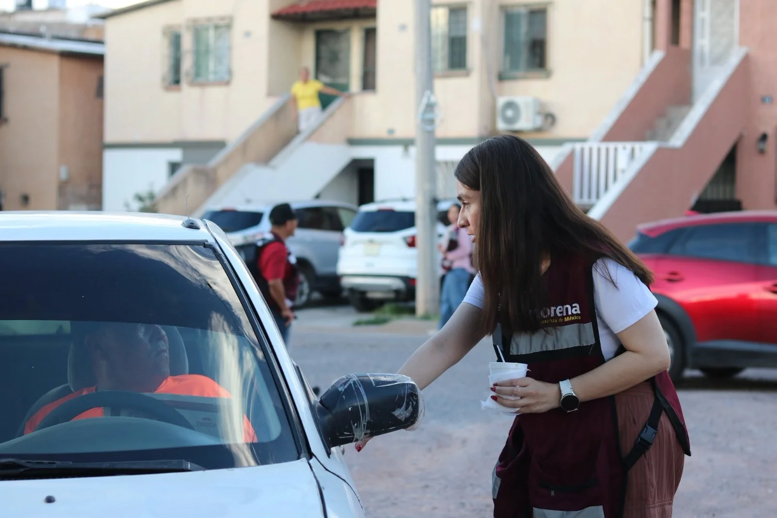 Julia Huerta fortalece diálogo con vecinos de Nuevo Nogales y recibe festejo sorpresa