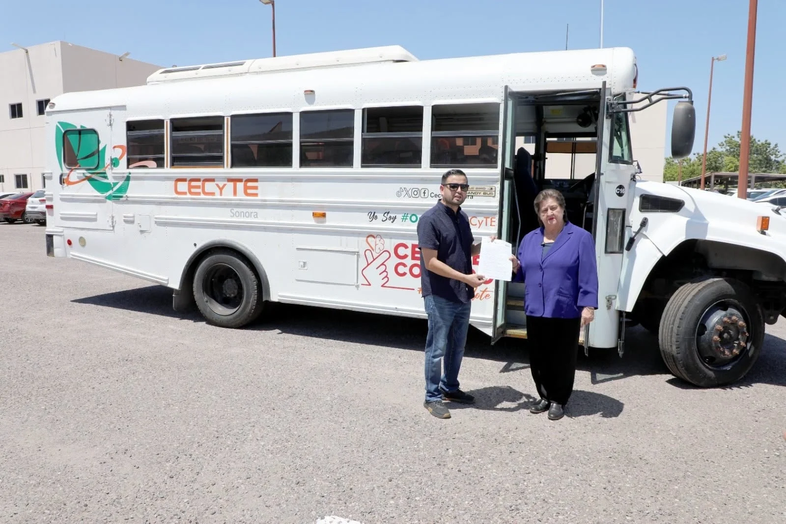 Cecyte Nogales II recibe autobús para fortalecer movilidad estudiantil