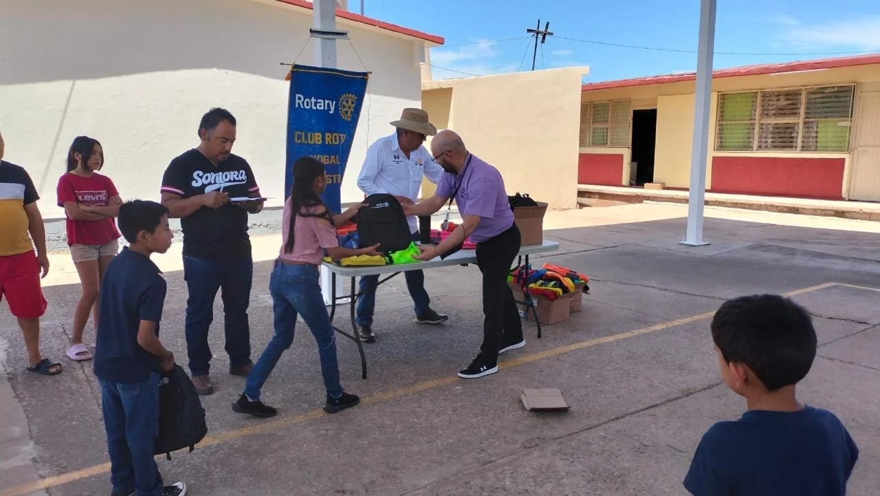 Club Rotario apoya a cinco primarias de Nogales