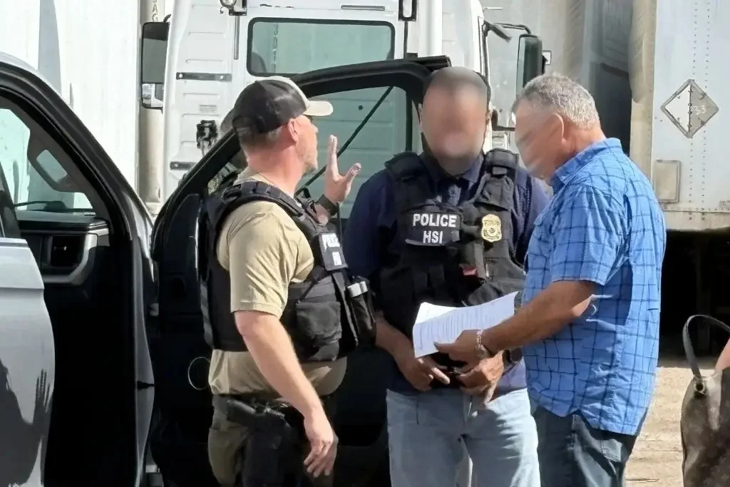 Operativo federal en escuela de camiones deja dos mexicanos detenidos en Nogales, Arizona