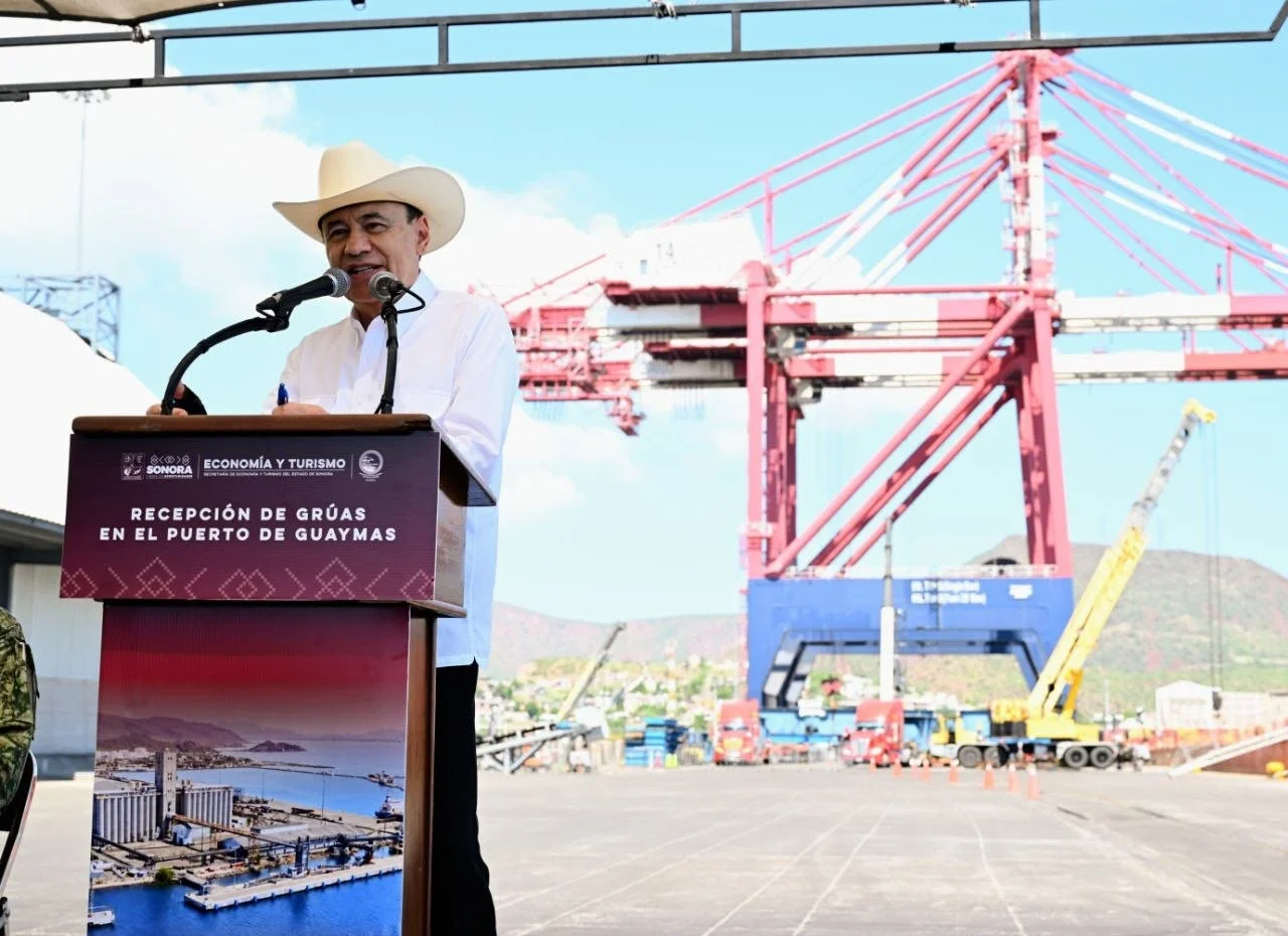 Puerto de Guaymas recibe nuevas grúas para ampliar su capacidad de carga