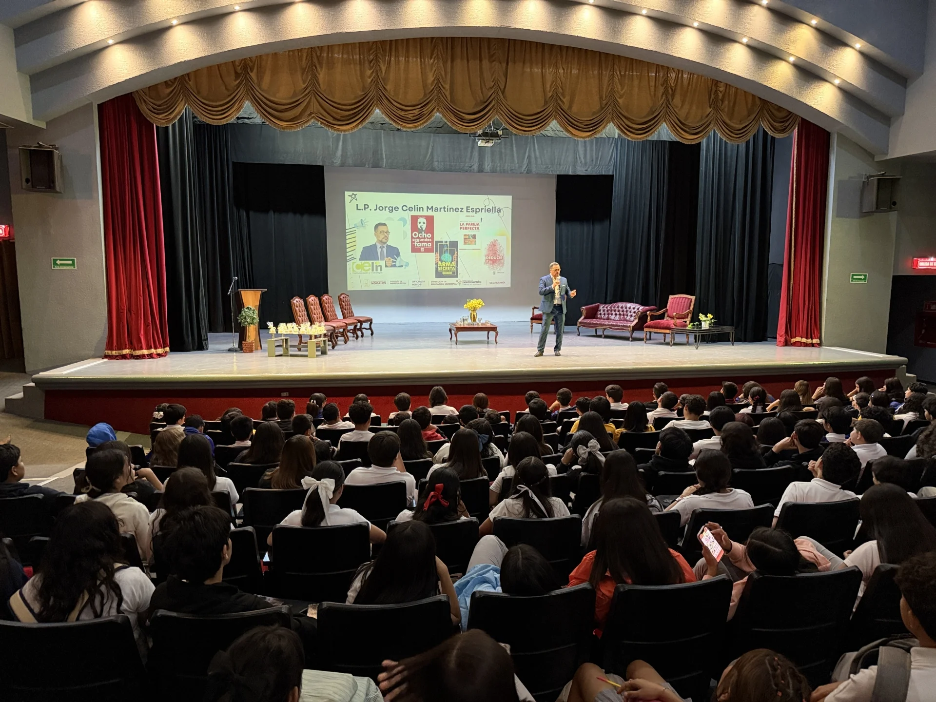 Cerca de mil estudiantes reflexionan sobre salud emocional y prevención del suicidio