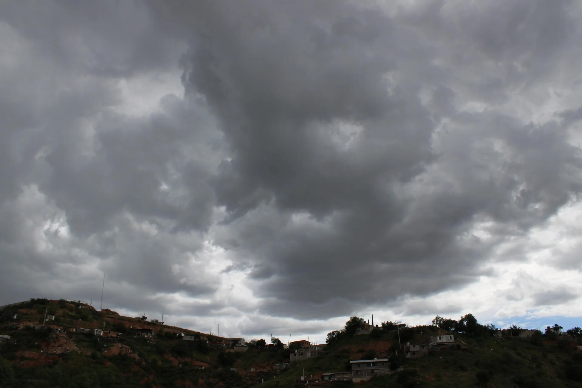 Prevén lluvias, tormentas eléctricas y posible granizo en Nogales