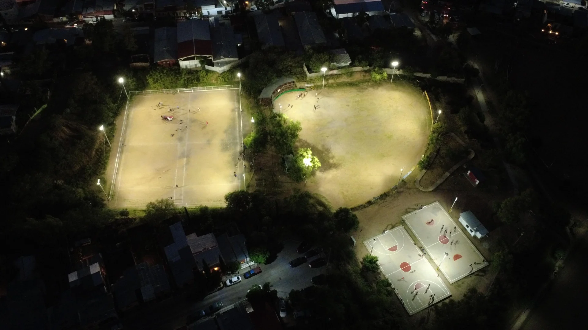 Invierten casi 2 millones de pesos en iluminación de la Unidad Deportiva Villa Sonora en Nogales