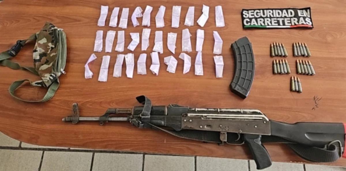 PESP asegura fusil y 30 envoltorios con metanfetamina en carretera Magdalena-Cucurpe