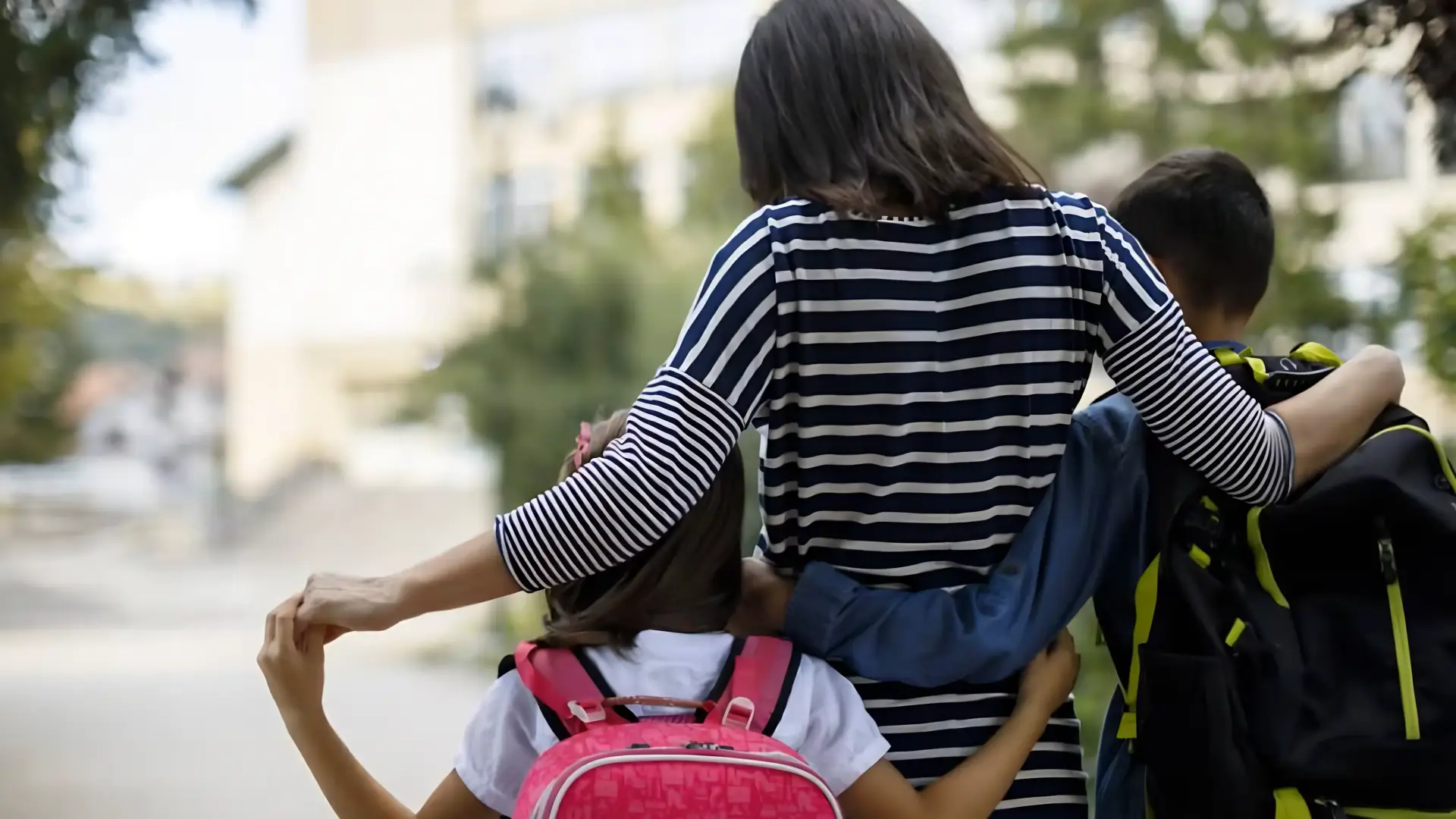 Becas municipales: Un análisis de casos especiales en madres solteras y abuelas
