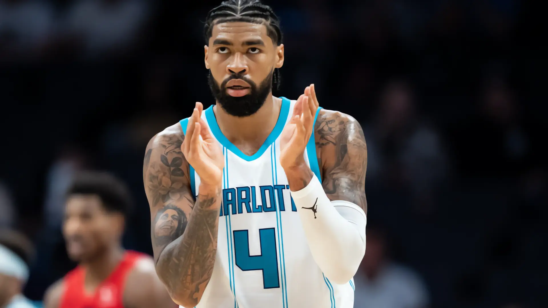 Suns adquieren a Richards; Okogie se une a los Hornets
