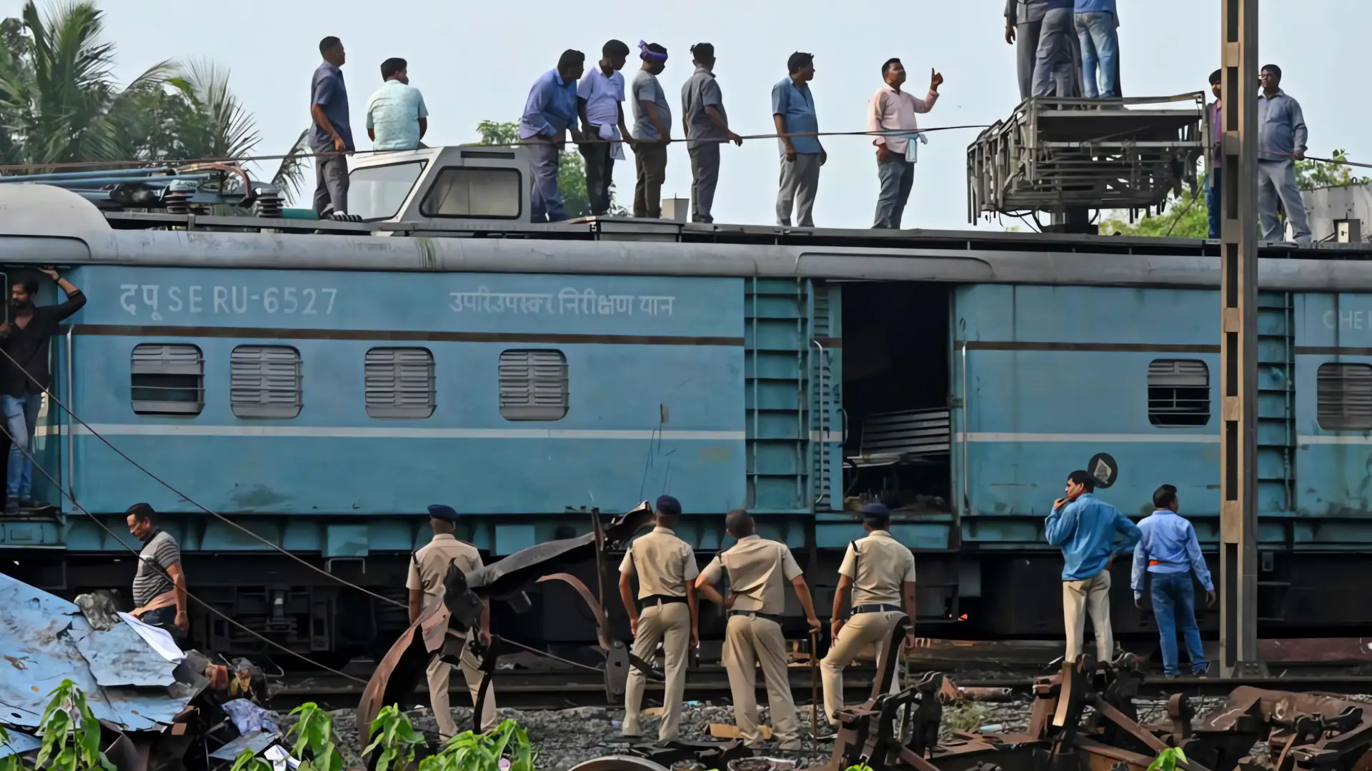 Falsa alarma de incendio en tren deja 11 muertos en India
