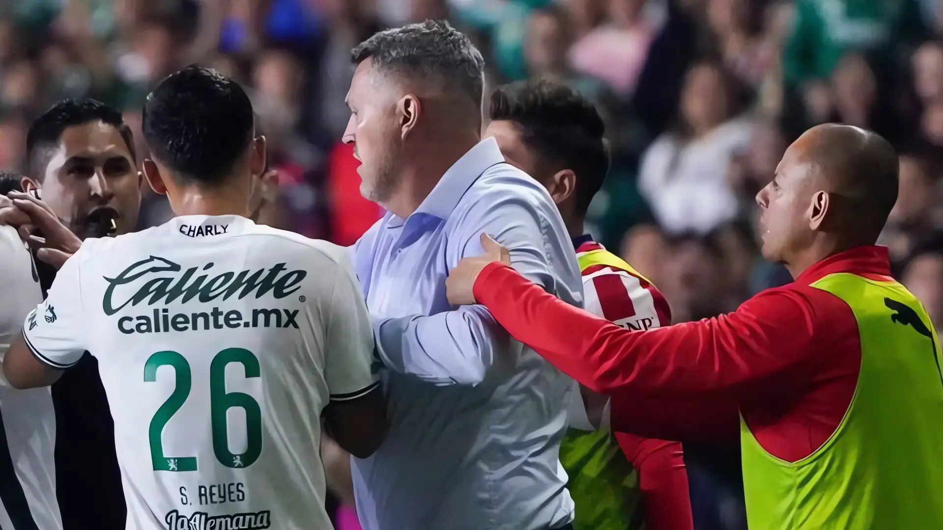 Óscar García sancionado con tres partidos por agresión
