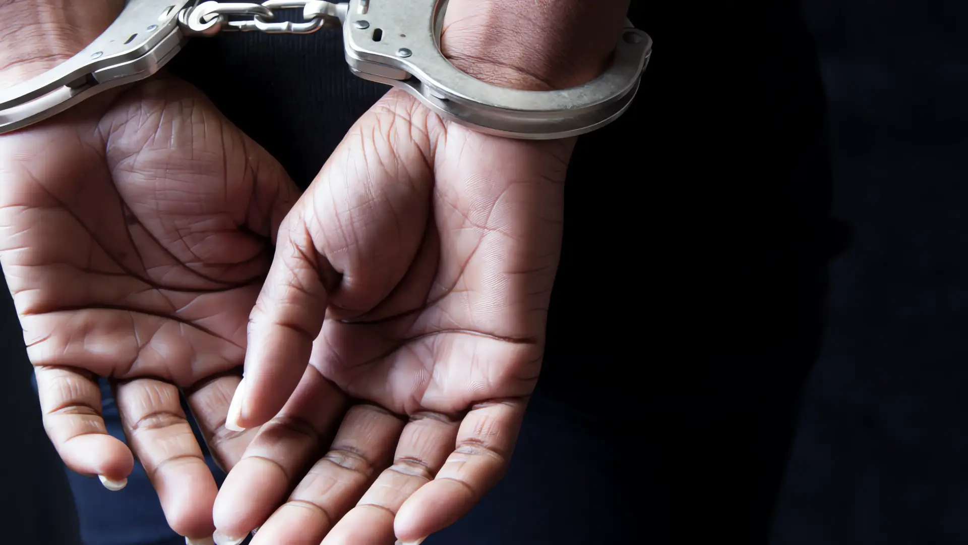 Protestante contra inmigración en Arizona arrestada por dañar dron policial
