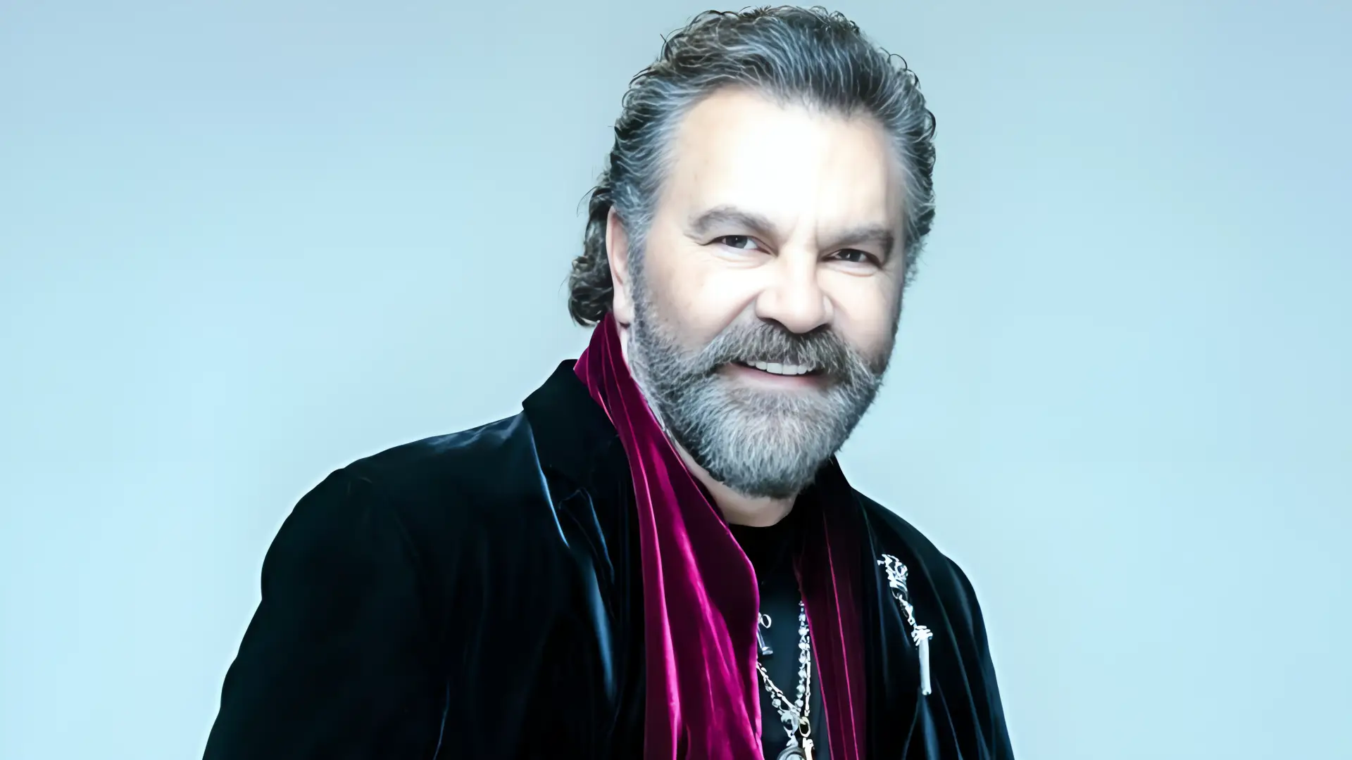 Mijares: 'Mi Capricho', un álbum que rompe esquemas a sus 67 años
