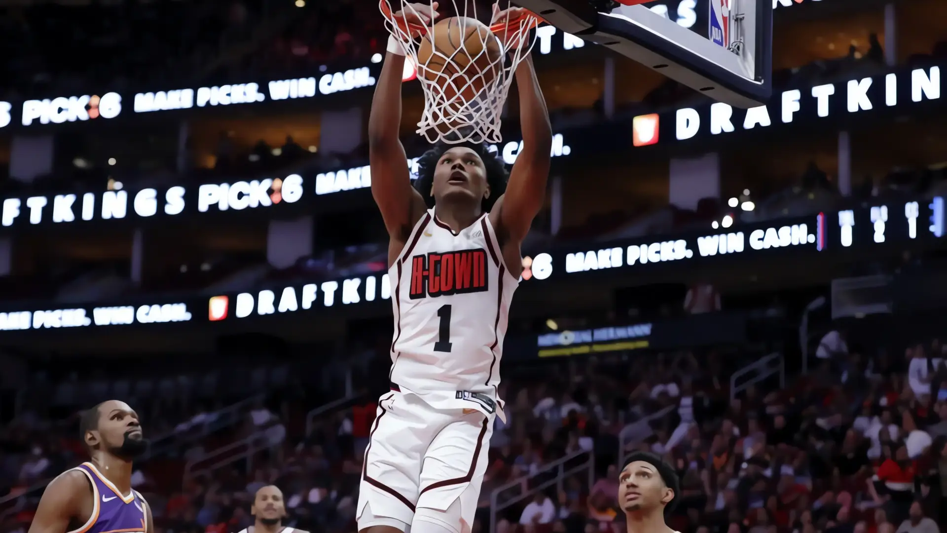 Amen Thompson lidera remontada de Rockets sobre Suns con triple-doble
