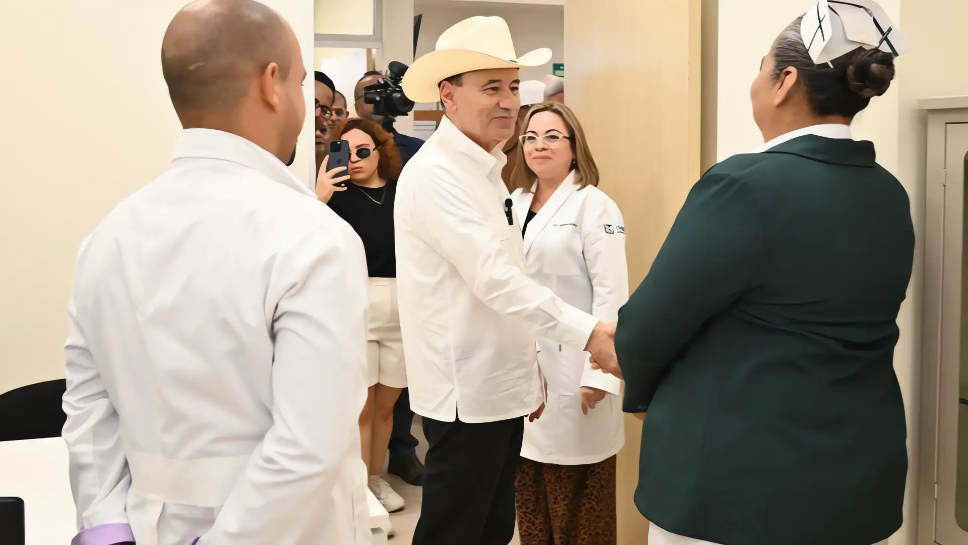 Sonora atrae médicos especialistas con incentivos de hasta $10,000

