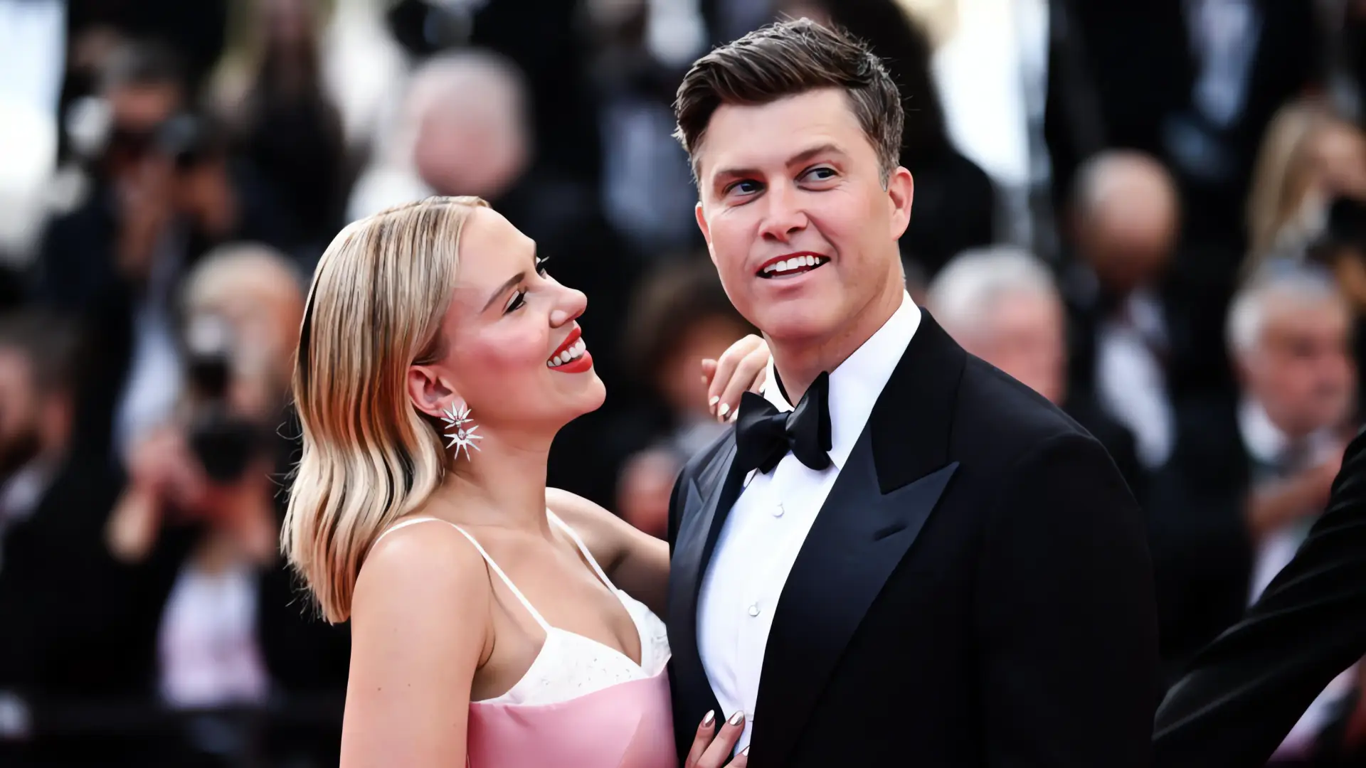 El anillo perdido de Scarlett Johansson y Colin Jost
