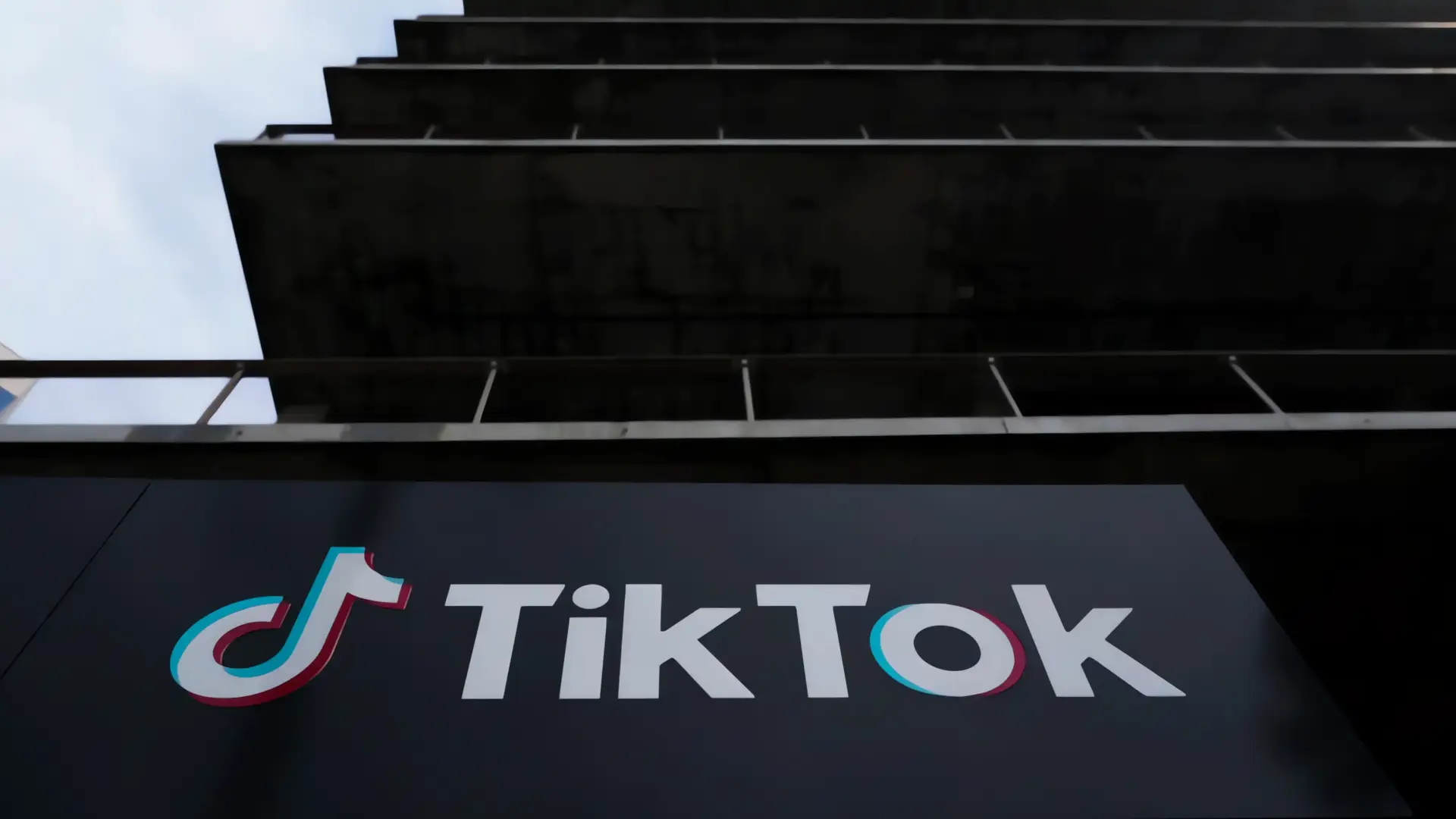 Walmart se lanza a la puja por TikTok: ¿Qué futuro le espera a la app?
