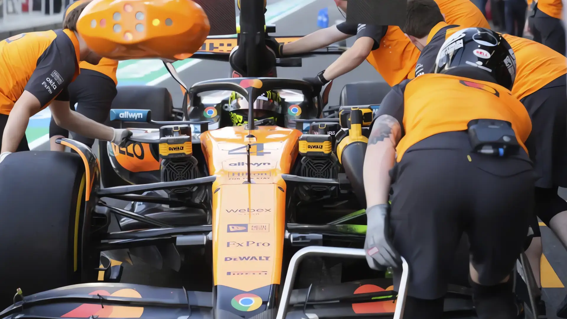 McLaren domina en Jeddah, Verstappen busca respuesta
