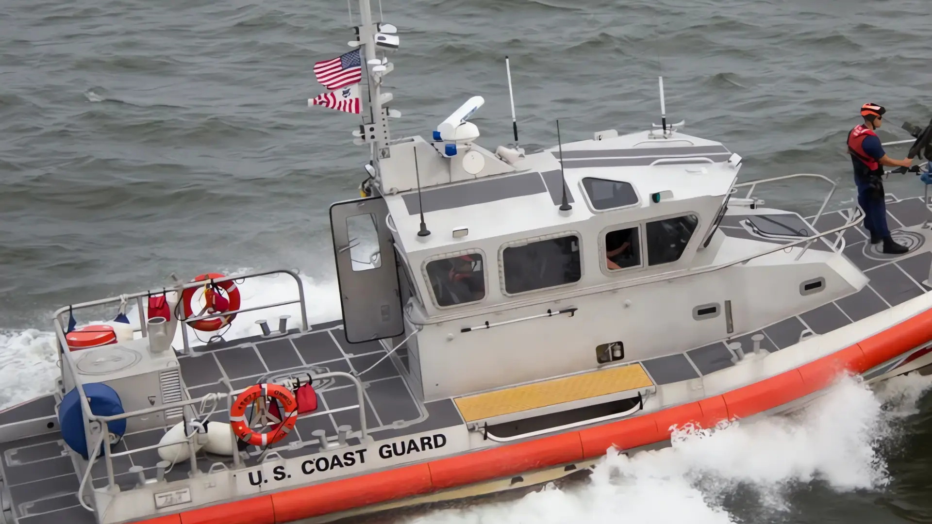 Nueve desaparecidos tras naufragio en San Diego
