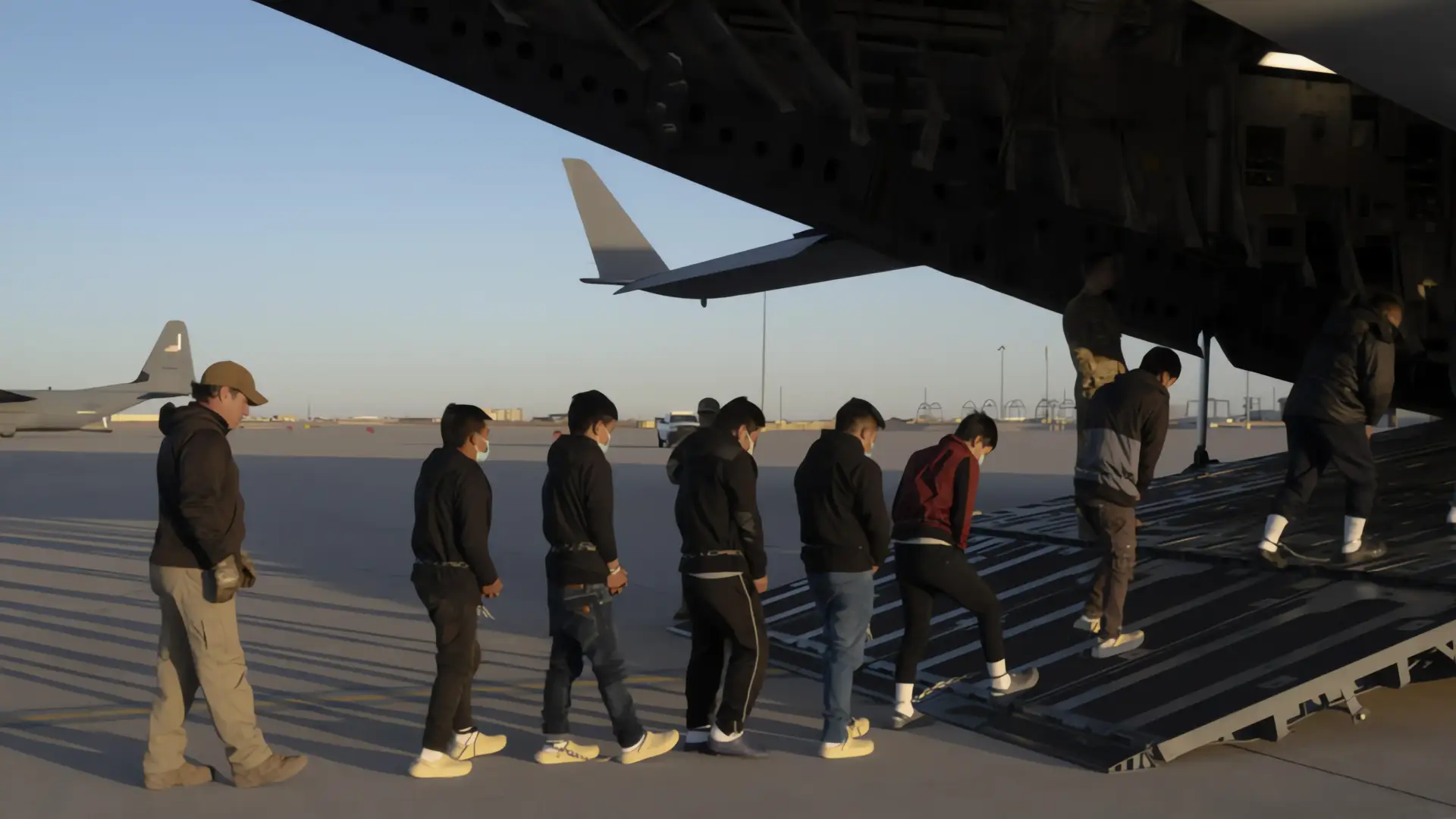 Deportaciones desde Arizona desatan protestas por violaciones a derechos humanos
