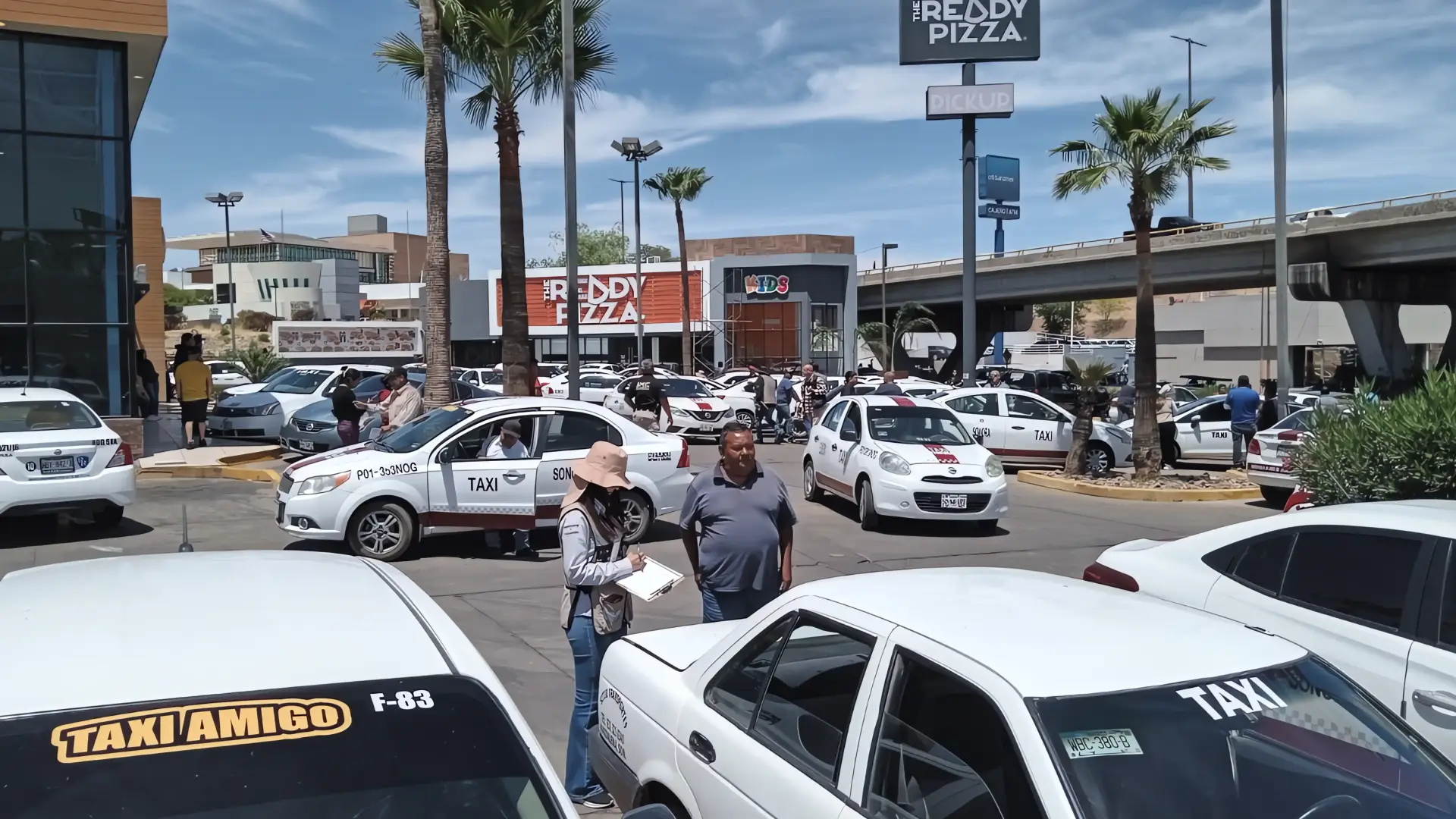 Megaoperativo contra taxis piratas en Nogales deja decenas de asegurados
