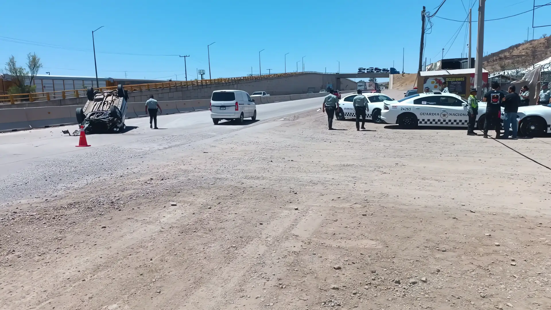 Choque entre patrulla de la Guardia Nacional y vagoneta en carretera internacional
