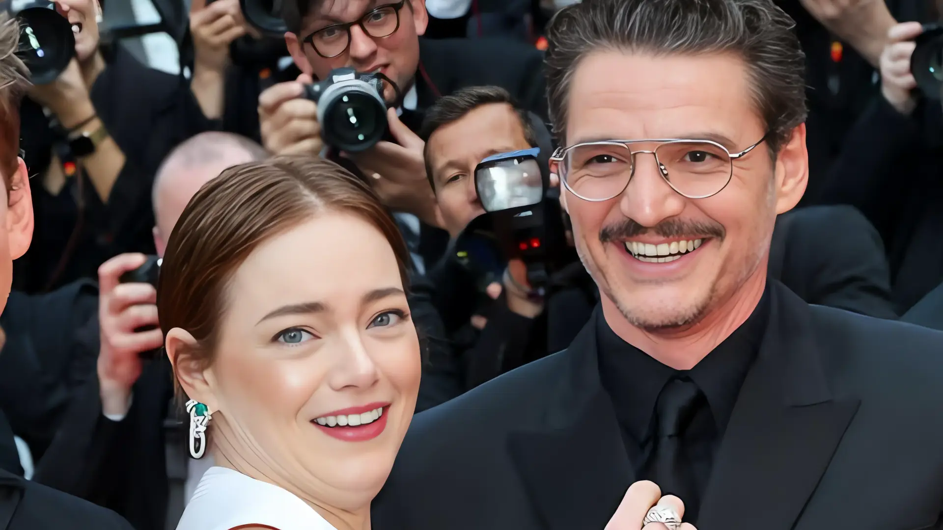 Pascal salva a Stone de una abeja en Cannes
