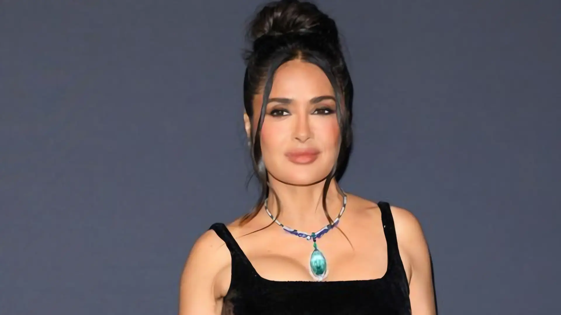 Salma Hayek brilla con Gucci en Cannes 2025
