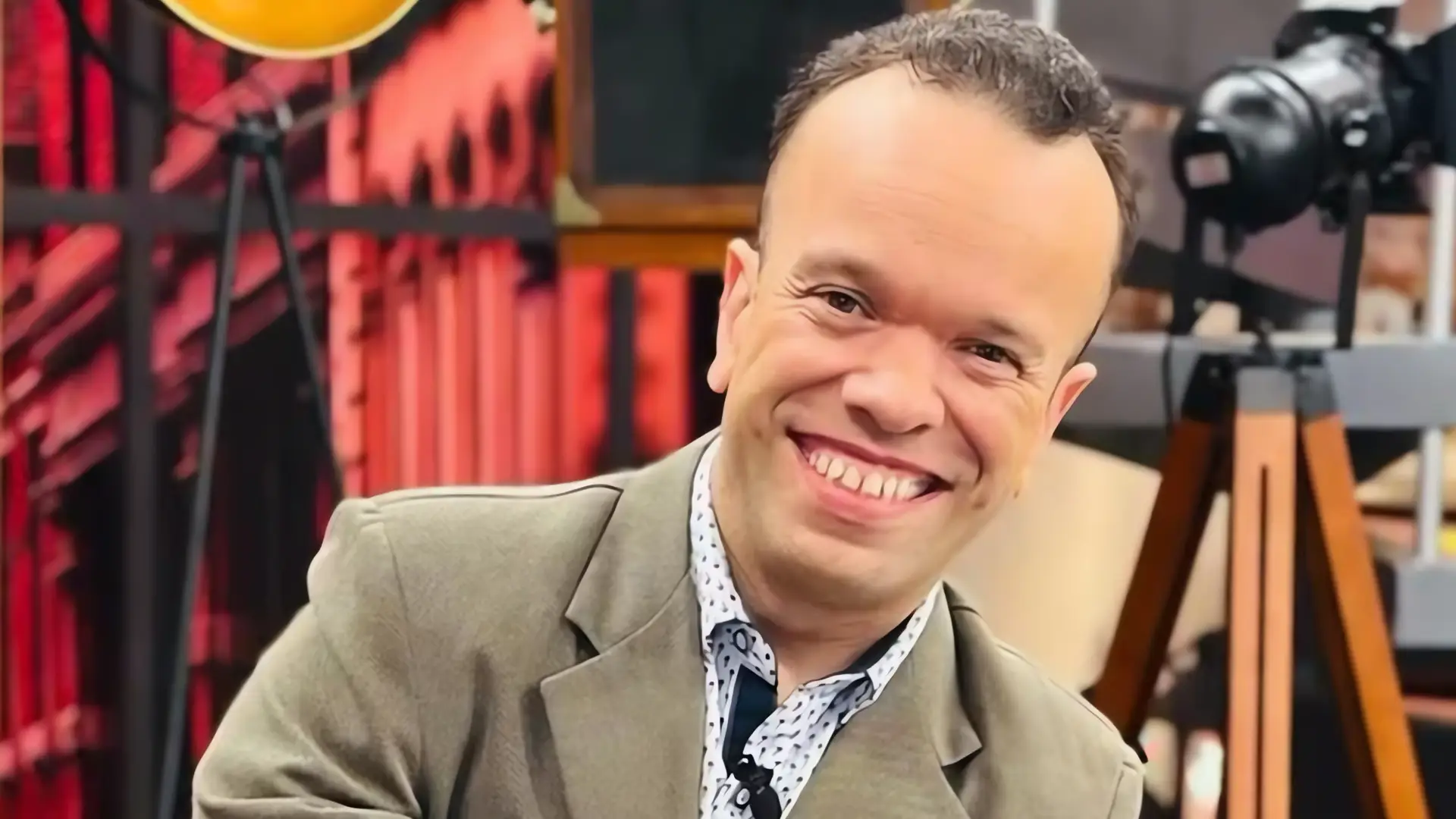 Ex conductor de 'El Gordo y la Flaca', Carlitos, arrestado por DUI y negligencia infantil
