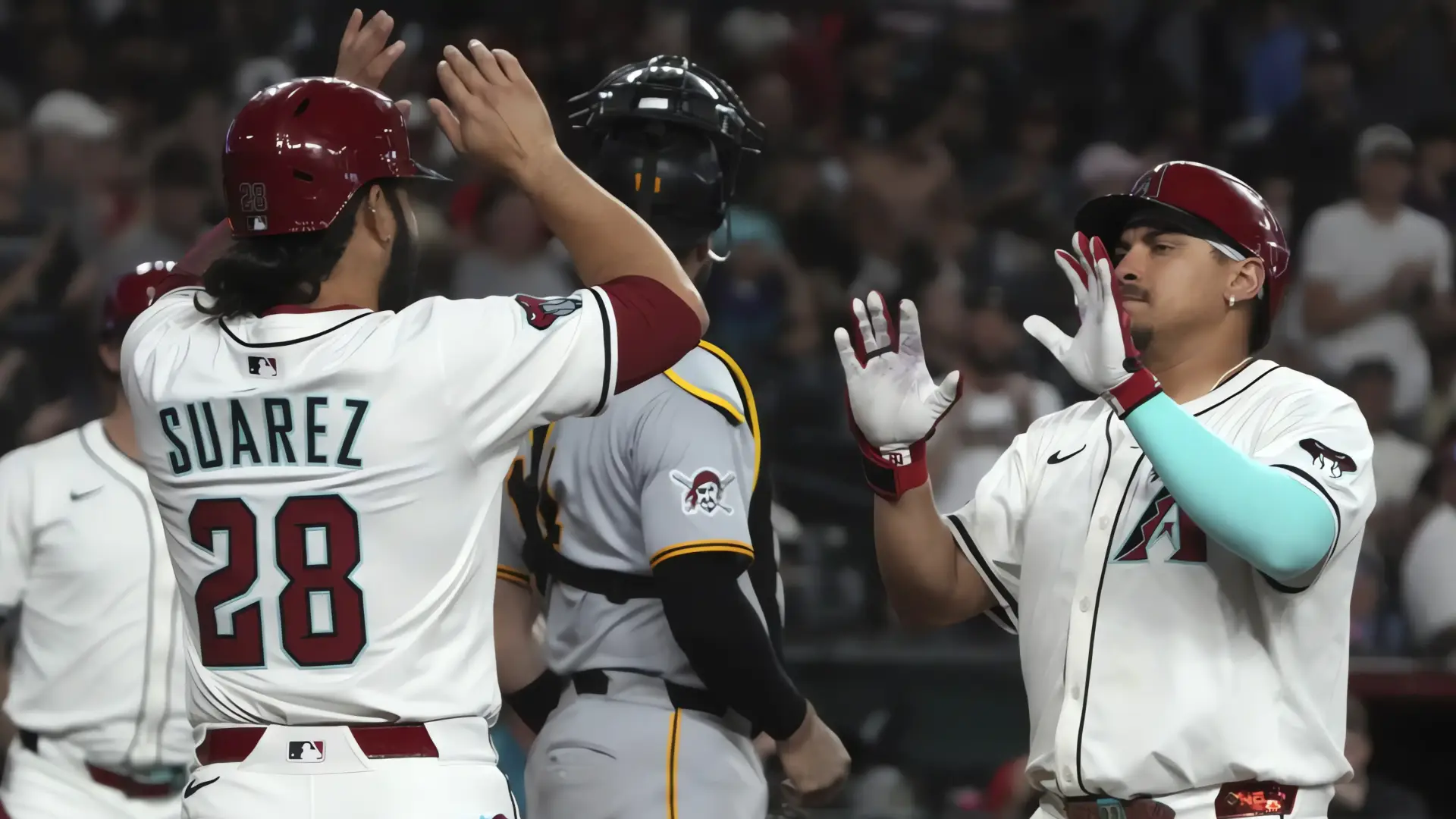 Jonrones de Suárez y Naylor impulsan blanqueada de Diamondbacks sobre Piratas
