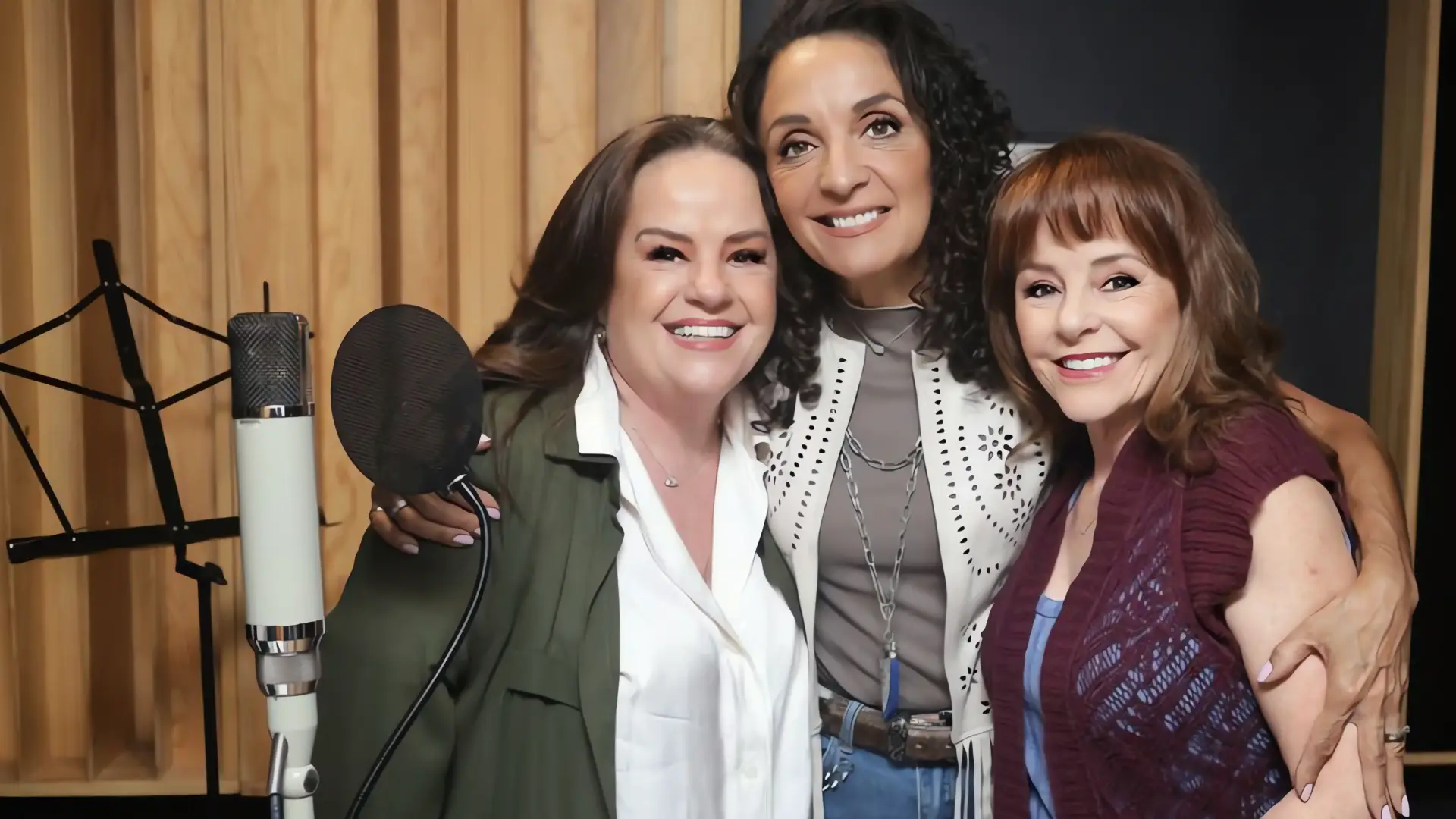 Pandora: 40 años de magia musical y astrología
