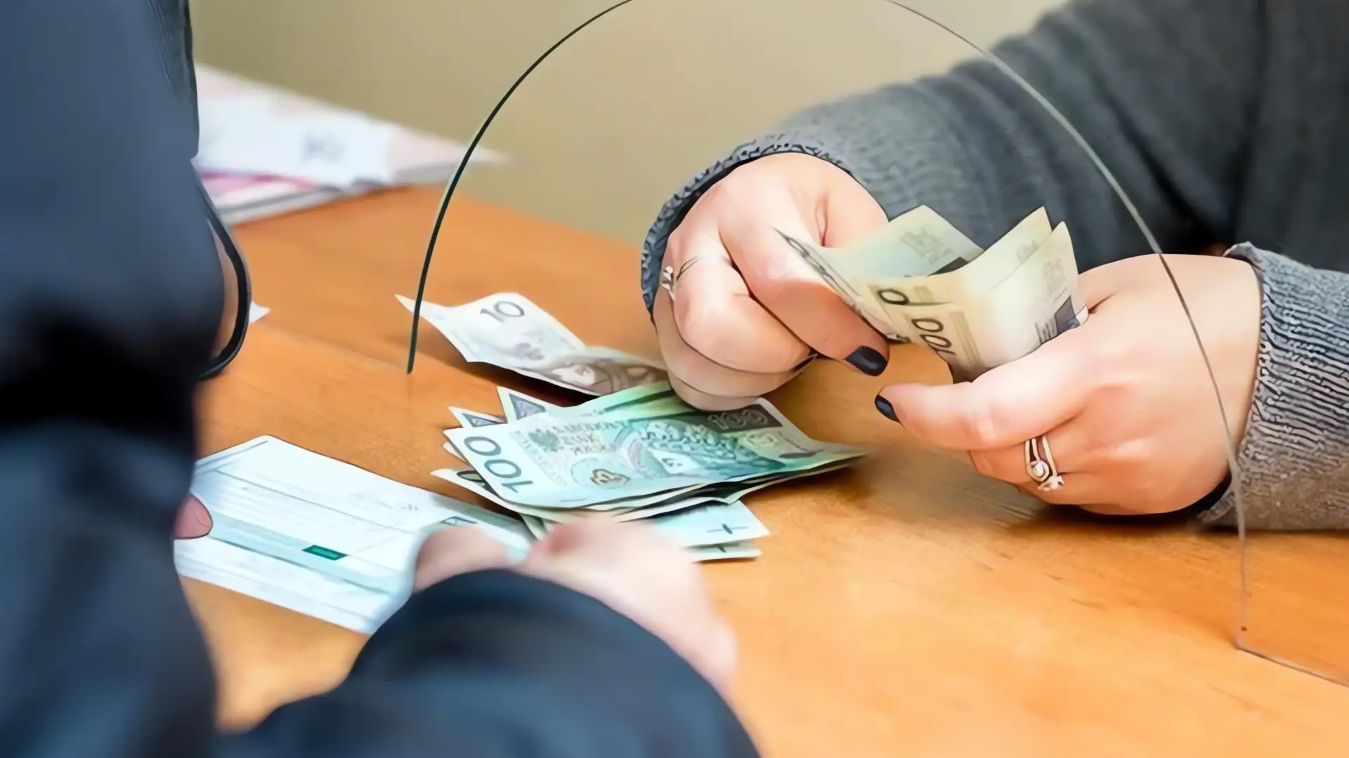 El impacto de las remesas: impuestos y tipo de cambio afectan a las familias mexicanas
