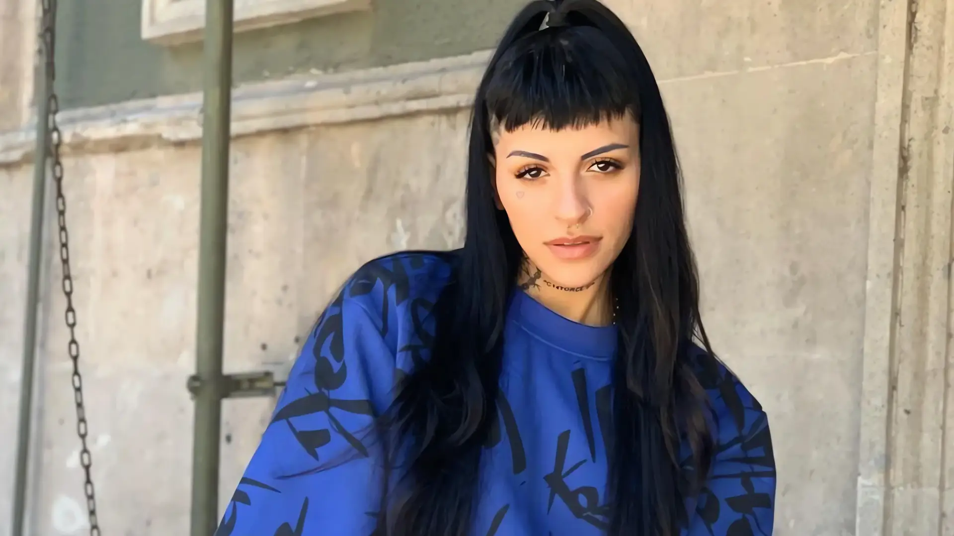 Cazzu: Sorprendida por un regalo en México
