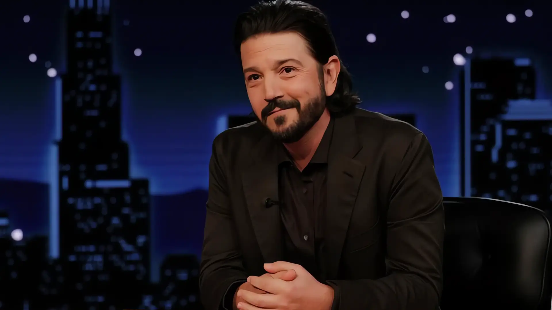 Diego Luna critica la política migratoria de Trump en su presentación de 'Jimmy Kimmel Live!'
