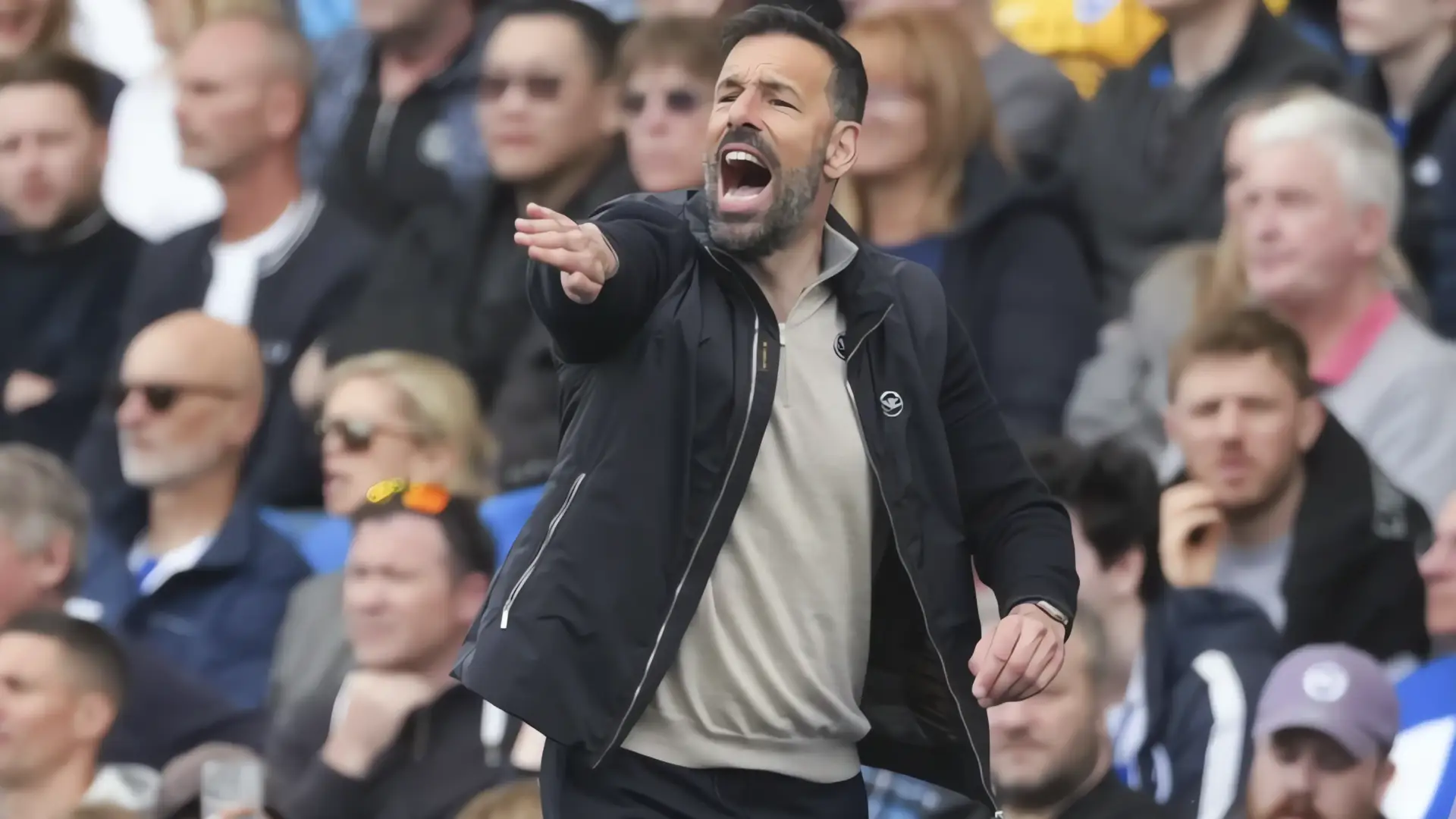 Van Nistelrooy deja al Leicester en medio de posible sanción por reglas financieras