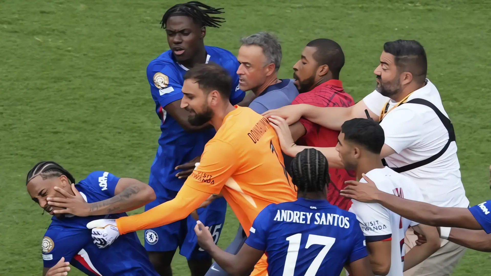 Tensión en Stamford Bridge: Luis Enrique y jugador del Chelsea protagonizan incidente

