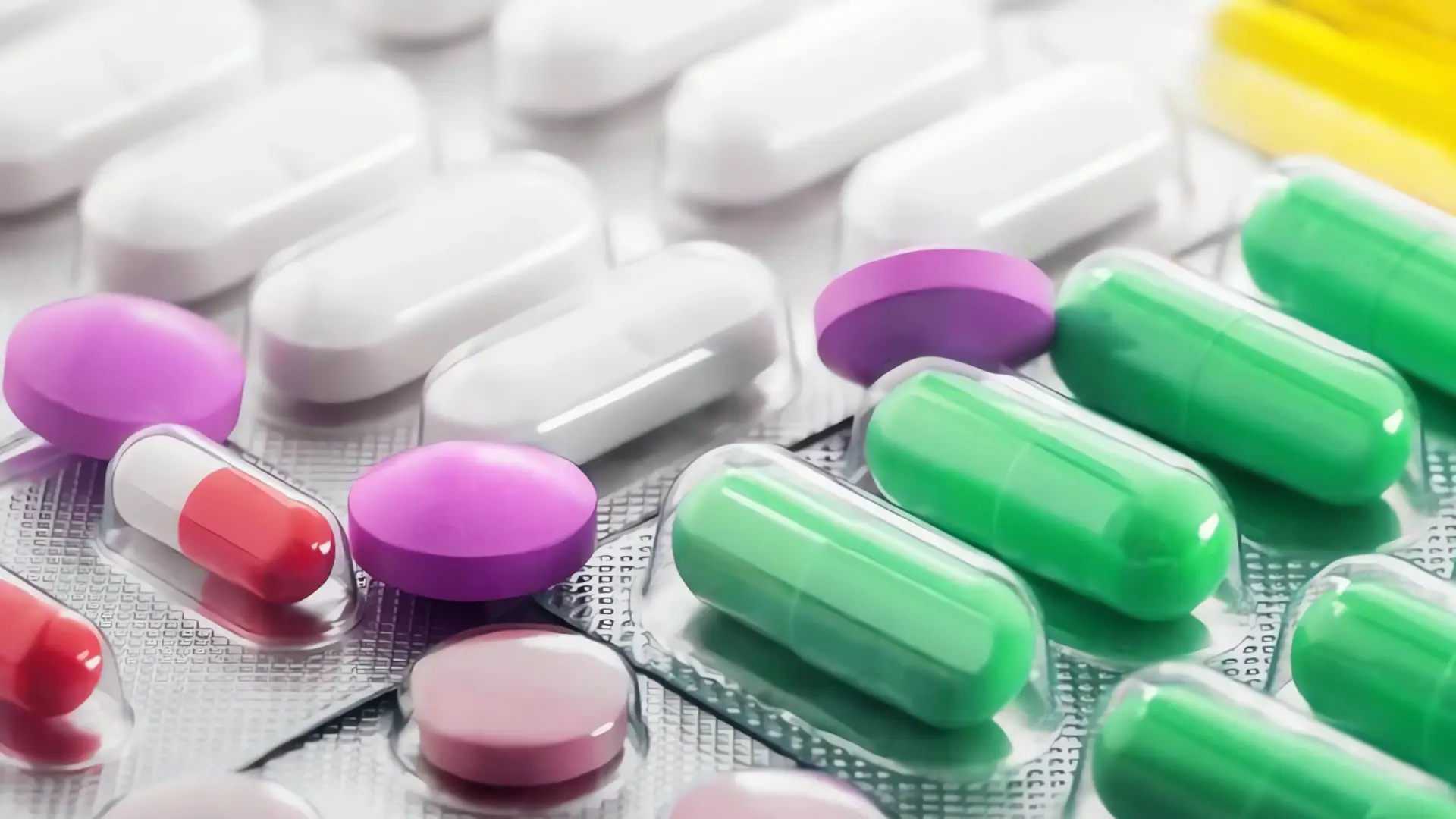 Gobierno transparenta disponibilidad de medicamentos en hospitales públicos
