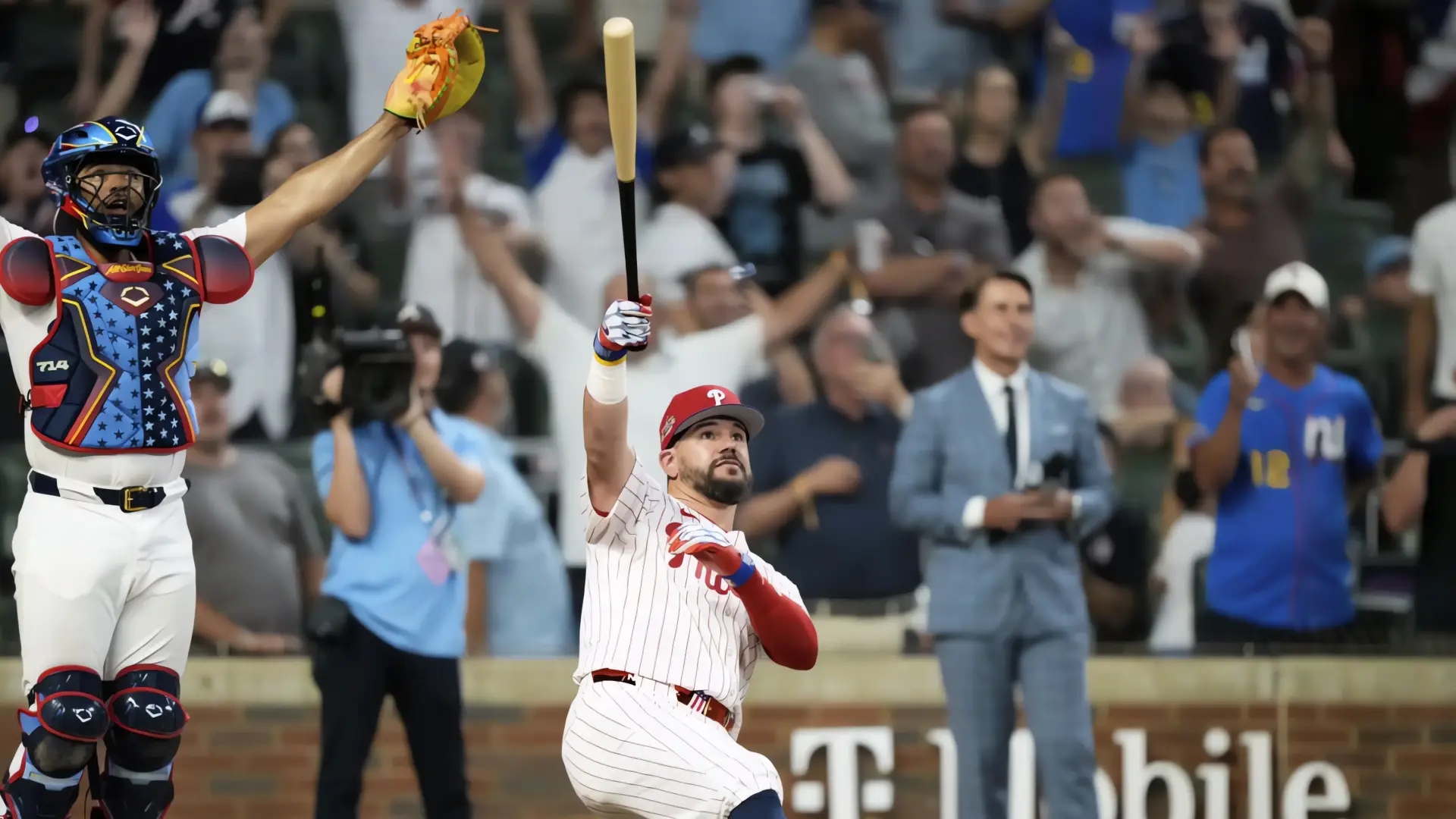 Schwarber impulsa a la Liga Americana a la victoria en un histórico desempate de jonrones
