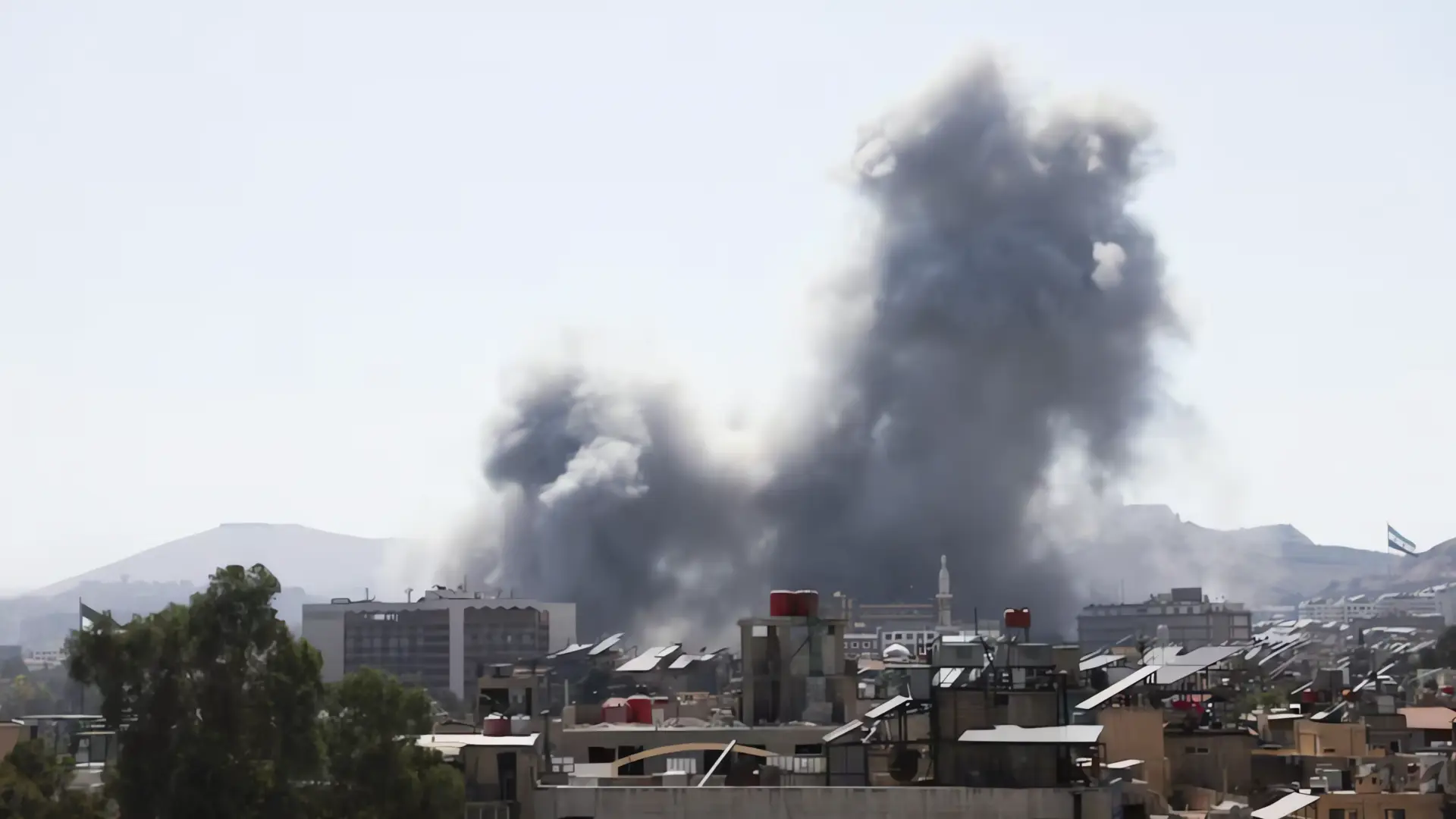 Ataques israelíes en Damasco dejan 13 heridos y agravan la tensión en Siria
