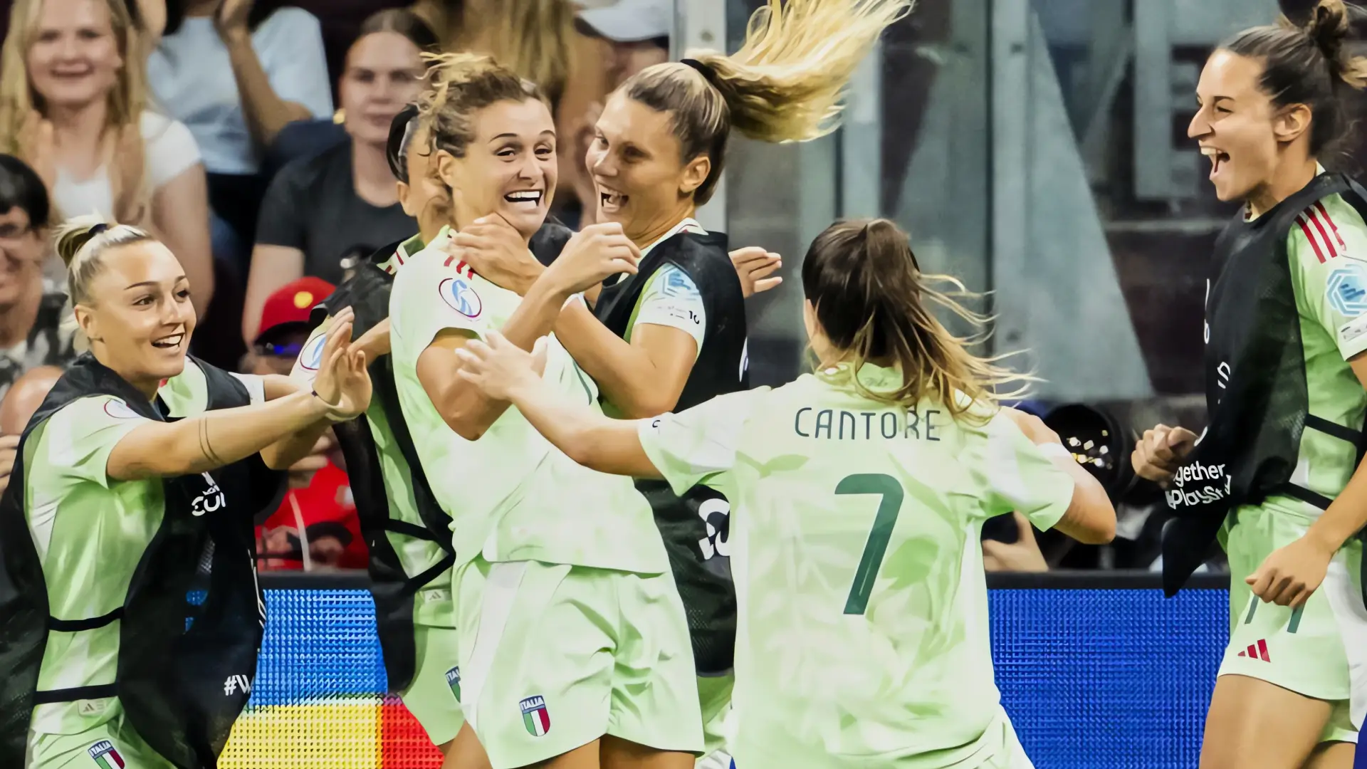 Gol agónico de Girelli lleva a Italia a semifinales
