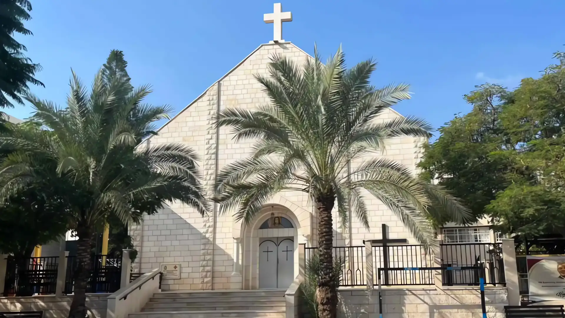 Ataque israelí en Gaza mata a fieles en iglesia, incluyendo sacerdote argentino
